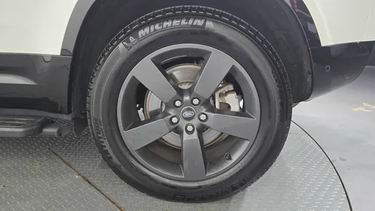 Land Rover (L663) 110 D300 X- HSE 2024 21