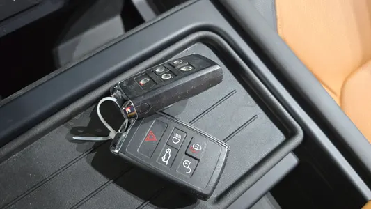 Land Rover (L663) 110 D300 X- HSE 2024 32