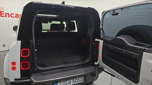 Land Rover (L663) 110 D300 X- HSE 2024 34