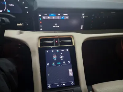 Porsche 타이칸 4S 2025 9