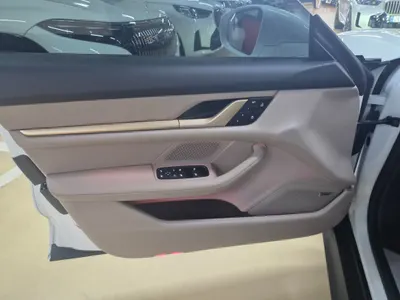 Porsche 타이칸 4S 2025 11
