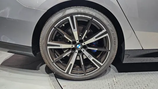 BMW 5 Series (G60) 530i xDrive M 2025 5
