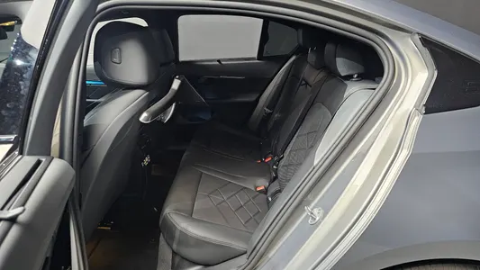 BMW 5 Series (G60) 530i xDrive M 2025 12