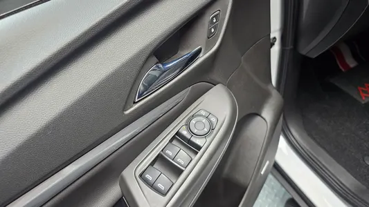 Chevrolet EUV 2022 17