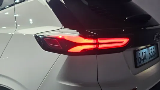 Chevrolet EUV 2022 23
