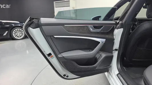Audi A7 (4K) 45 TDI 2020 25