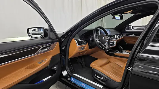 BMW 7 Series (G11) 745Le i 2021 10
