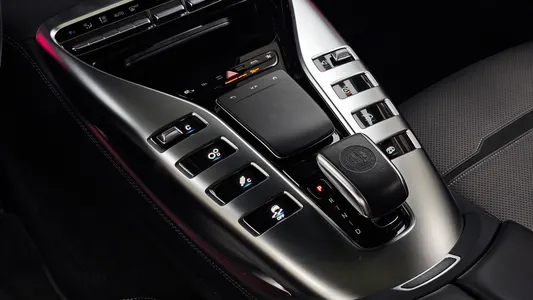 Mercedes-Benz AMG GT 4 43 4MATIC+ 2022 9