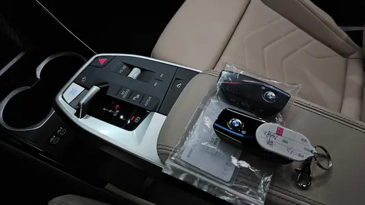 BMW iX2 (U10) eDrive 20 M 2024 9