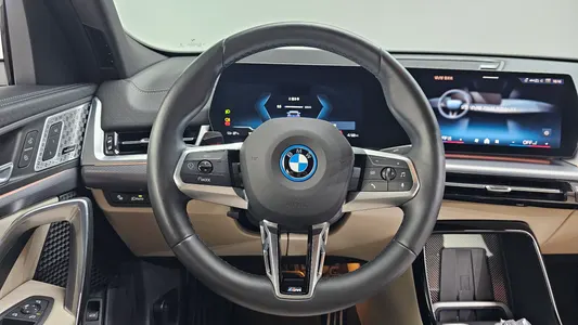 BMW iX2 (U10) eDrive 20 M 2024 15