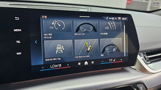 BMW iX2 (U10) eDrive 20 M 2024 35