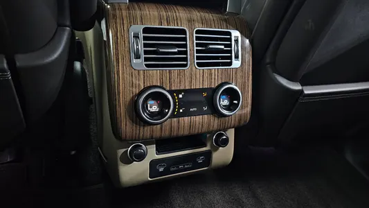 Land Rover 4 D350 Vogue SE 2021 32