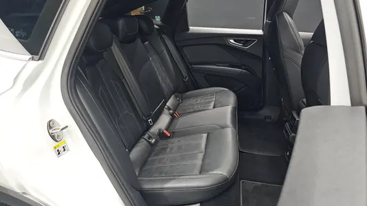 Audi Q4 e- (F4) 40 2022 10