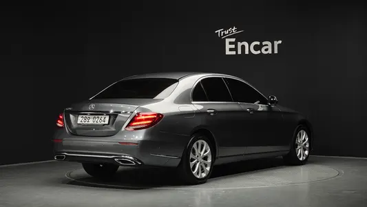 Mercedes-Benz E-Class W213 E220d 2016