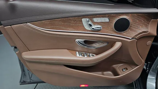 Mercedes-Benz E-Class W213 E220d 2016 24