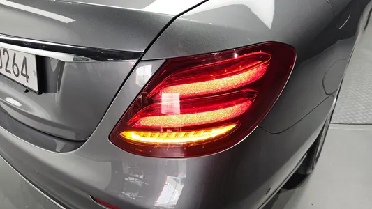 Mercedes-Benz E-Class W213 E220d 2016 23