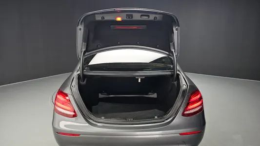 Mercedes-Benz E-Class W213 E220d 2016 28