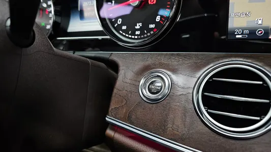 Mercedes-Benz E-Class W213 E220d 2016 30
