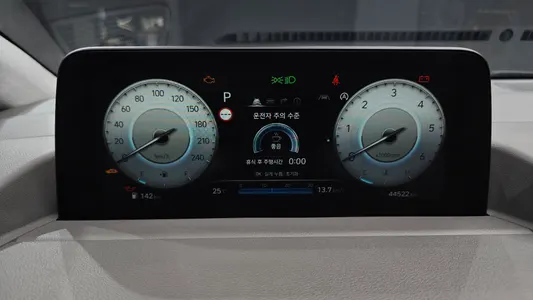 Hyundai Staria 4WD 9 2021 8