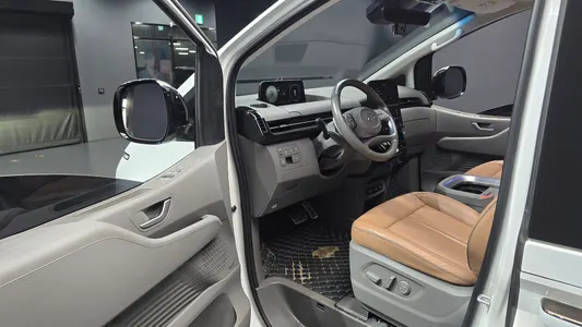 Hyundai Staria 4WD 9 2021 10