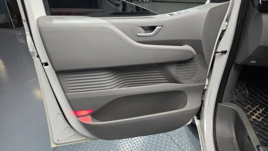 Hyundai Staria 4WD 9 2021 24