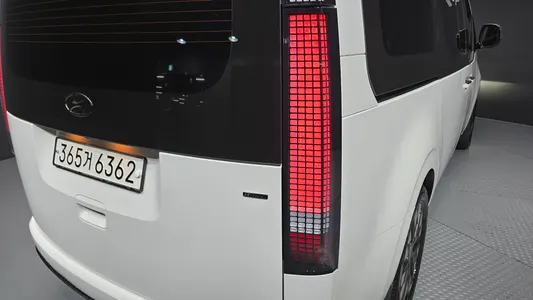 Hyundai Staria 4WD 9 2021 23