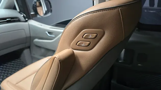 Hyundai Staria 4WD 9 2021 36
