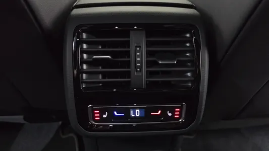 Volkswagen 아테온 2.0 TDI R-LINE 4 2022 35