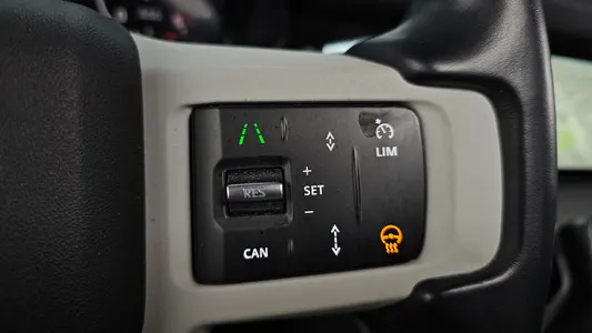 Land Rover (L663) 110 D240 SE 2020 18