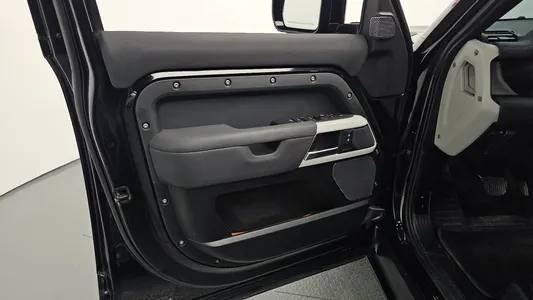 Land Rover (L663) 110 D240 SE 2020 25