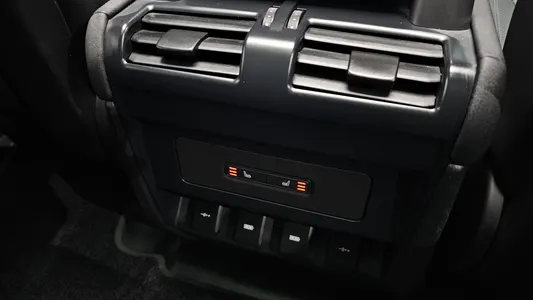 Land Rover (L663) 110 D240 SE 2020 32