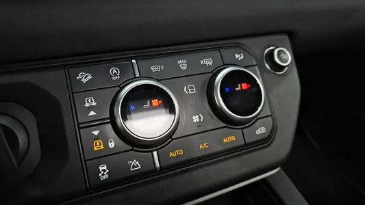 Land Rover (L663) 110 D240 SE 2020 34