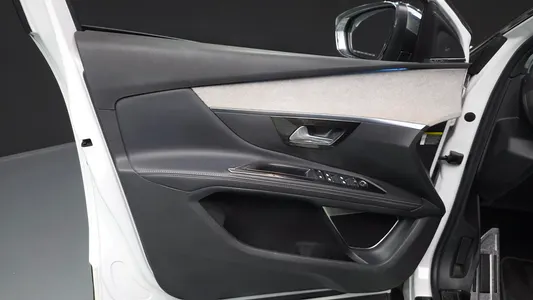 Peugeot 5008 2 2.0 BlueHDi GT 2017 24