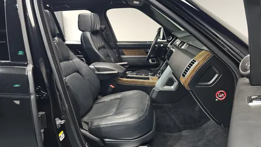 Land Rover 4 4.4 SDV8 Vogue SE 2019 26