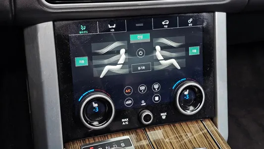 Land Rover 4 4.4 SDV8 Vogue SE 2019 29