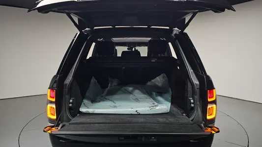 Land Rover 4 4.4 SDV8 Vogue SE 2019 38
