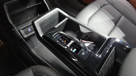 KG Mobility 토레스 HEV 1.5 2WD 2025 9