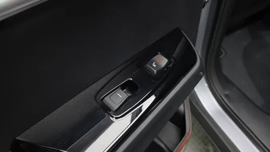 KG Mobility 토레스 HEV 1.5 2WD 2025 31