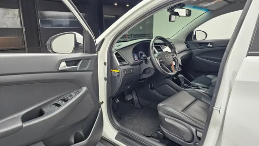 Hyundai Tucson 2.0 2WD 2015 10