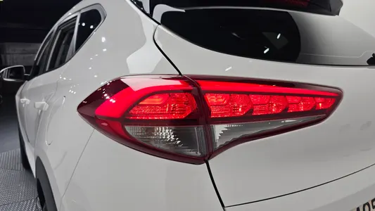Hyundai Tucson 2.0 2WD 2015 23
