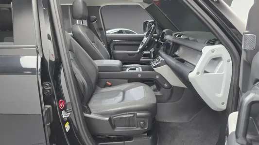 Land Rover (L663) 110 D240 2020 11