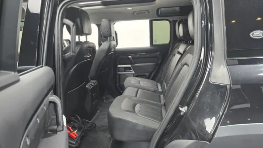 Land Rover (L663) 110 D240 2020 26