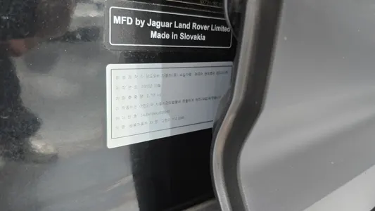 Land Rover (L663) 110 D240 2020 33