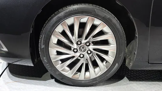 Lexus ES300h 7 2023 5