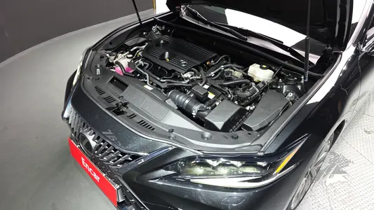 Lexus ES300h 7 2023 6