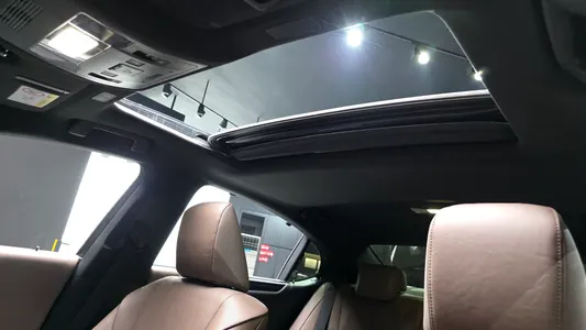 Lexus ES300h 7 2023 19
