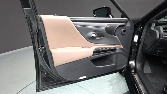 Lexus ES300h 7 2023 24