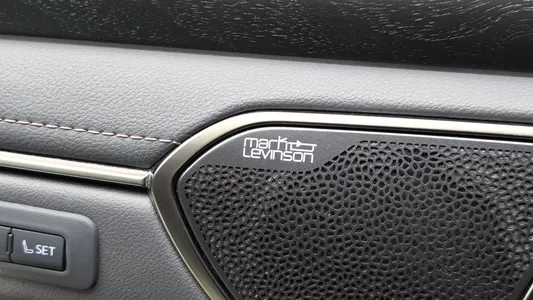 Lexus ES300h 7 2023 34