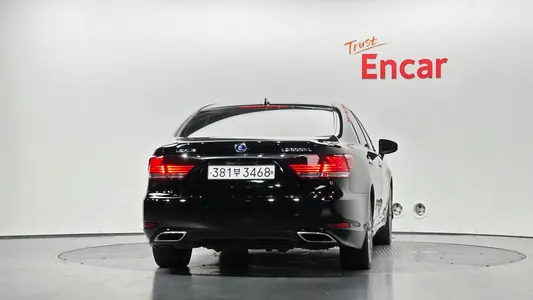 Lexus LS600hL 5 Ottoman 2016 4