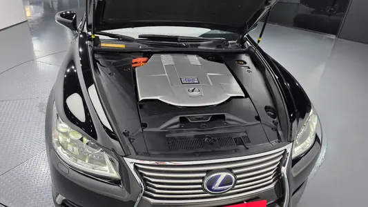 Lexus LS600hL 5 Ottoman 2016 6